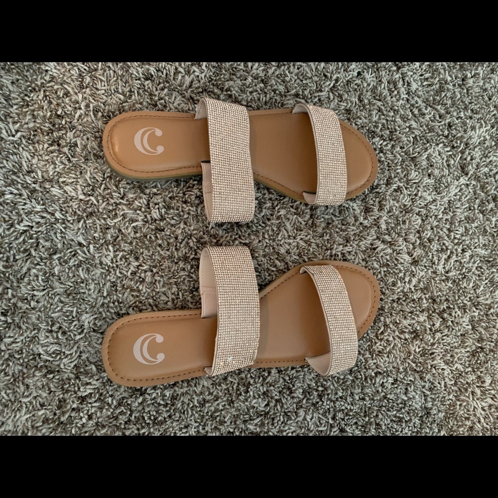 Cute sparkly sandals!